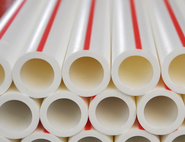 Полипропиленовая труба белая армированная стекловолокном PP-R PN25 50 мм ГОСТ 32415-2013 фото