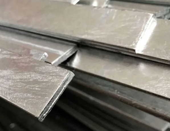 Полоса цинковая ZNTI 4х1000 мм ТУ 48-0812-43-97 фото